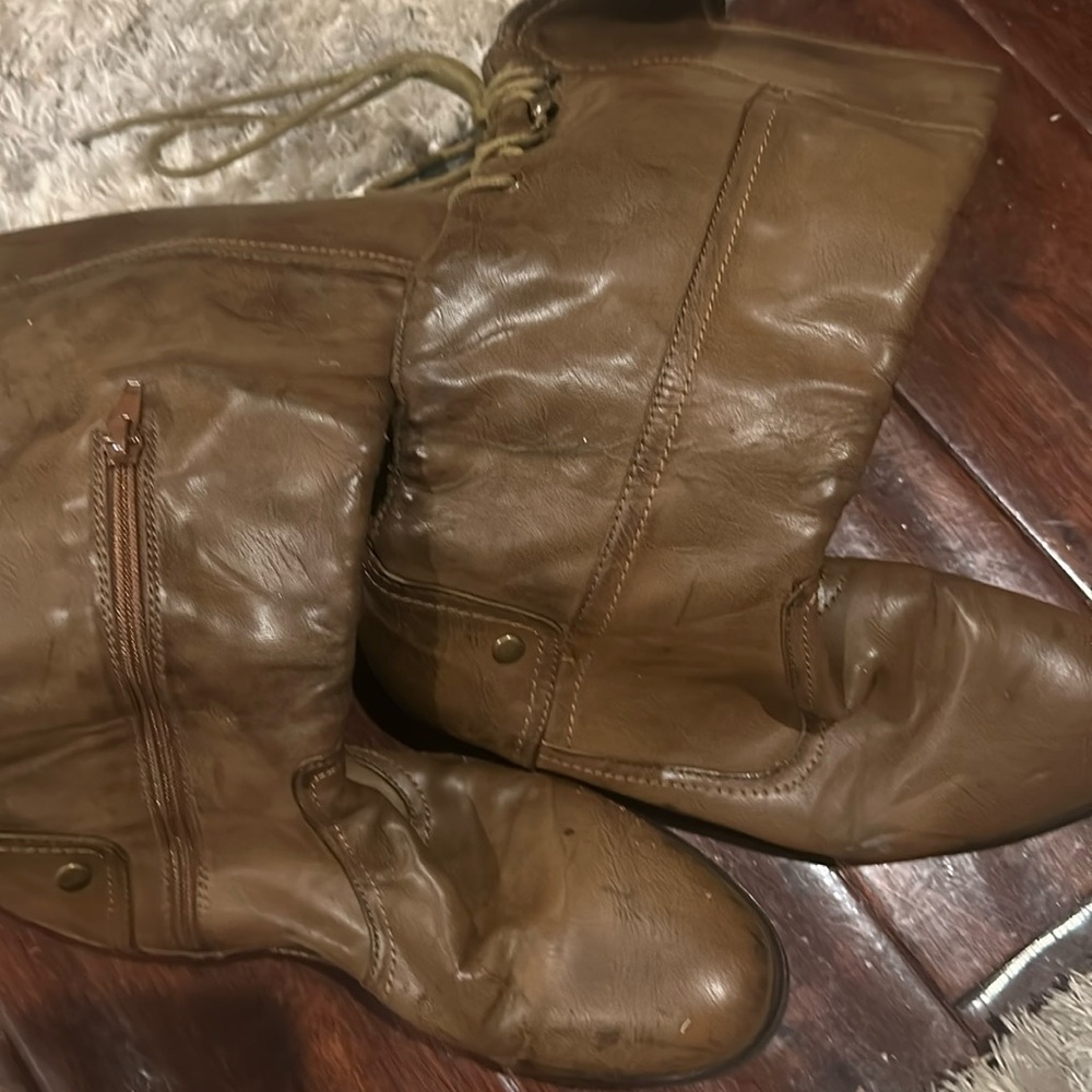 Women’s boots size 7 M used